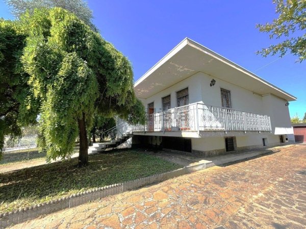 casa indipendente in vendita a Voghera