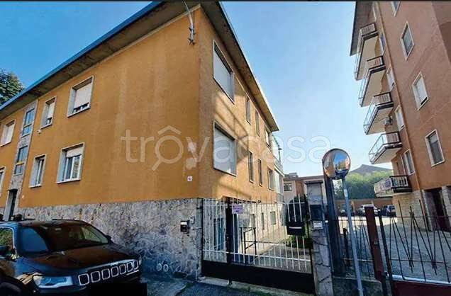 negozio in vendita a Voghera