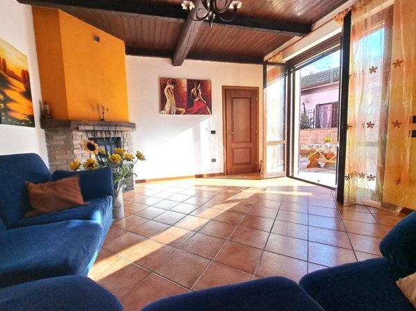 casa indipendente in vendita a Voghera