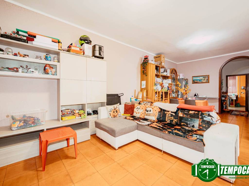 appartamento in vendita a Voghera in zona Medassino