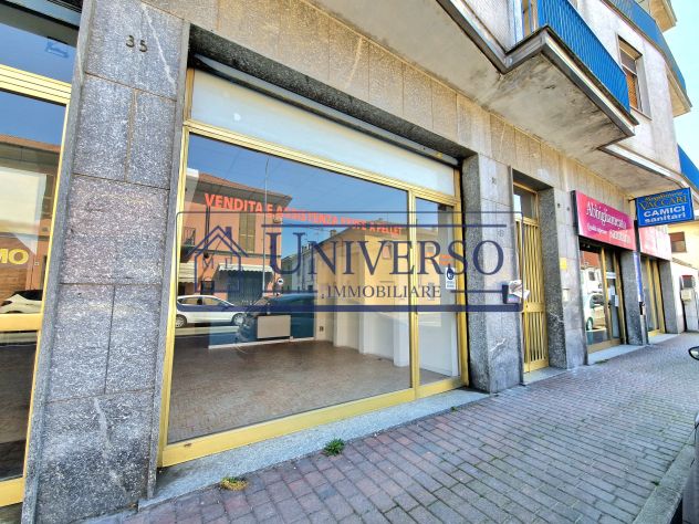 negozio in vendita a Voghera in zona Medassino