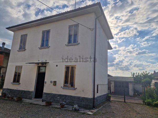 casa indipendente in vendita a Voghera in zona Oriolo