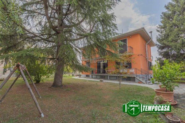 casa indipendente in vendita a Voghera
