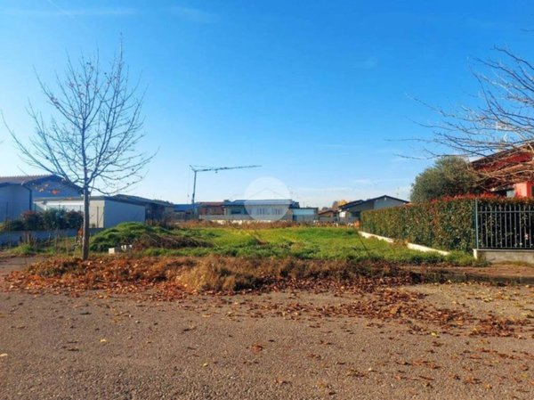 casa indipendente in vendita a Voghera