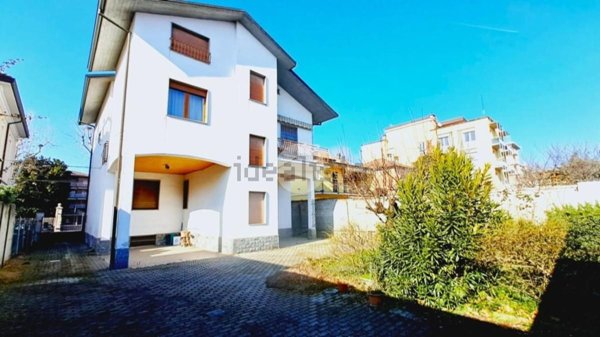 casa indipendente in vendita a Voghera