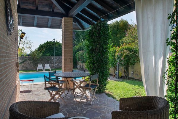 casa indipendente in vendita a Voghera