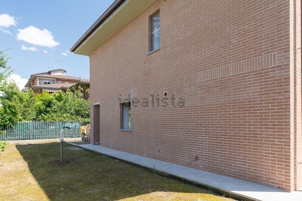 casa indipendente in vendita a Voghera