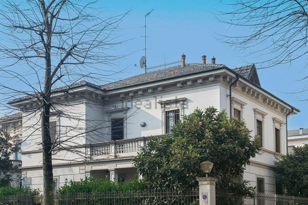 casa indipendente in vendita a Voghera
