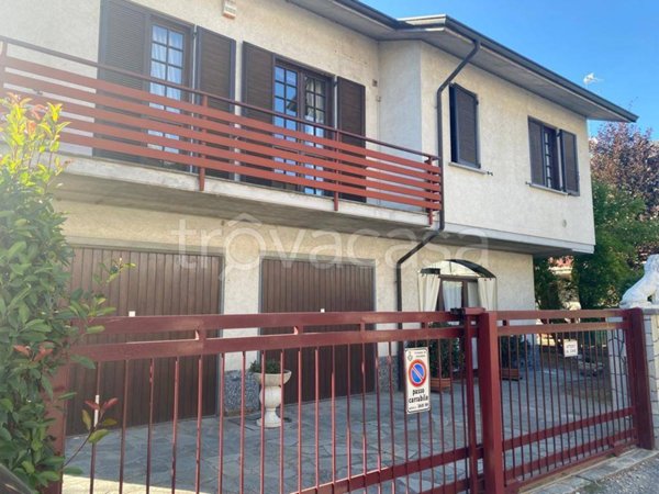 casa indipendente in vendita a Voghera