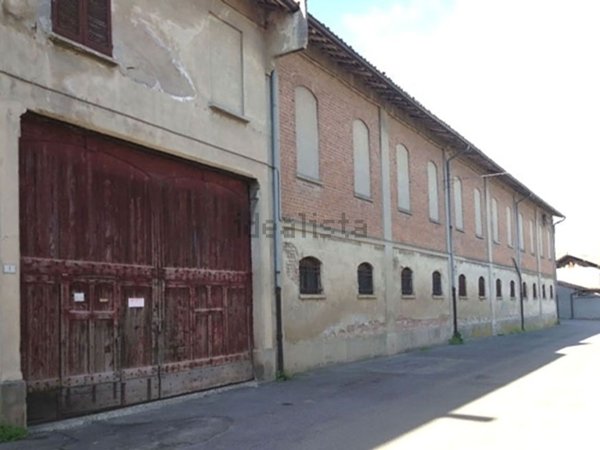 casa indipendente in vendita a Voghera