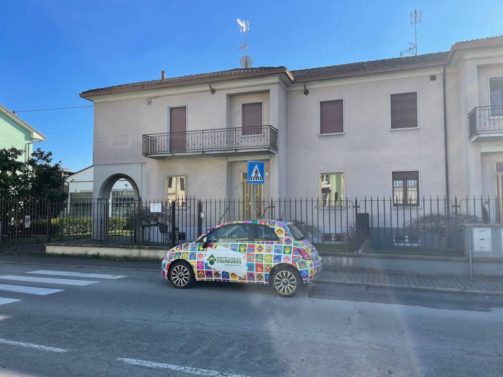 casa indipendente in vendita a Voghera