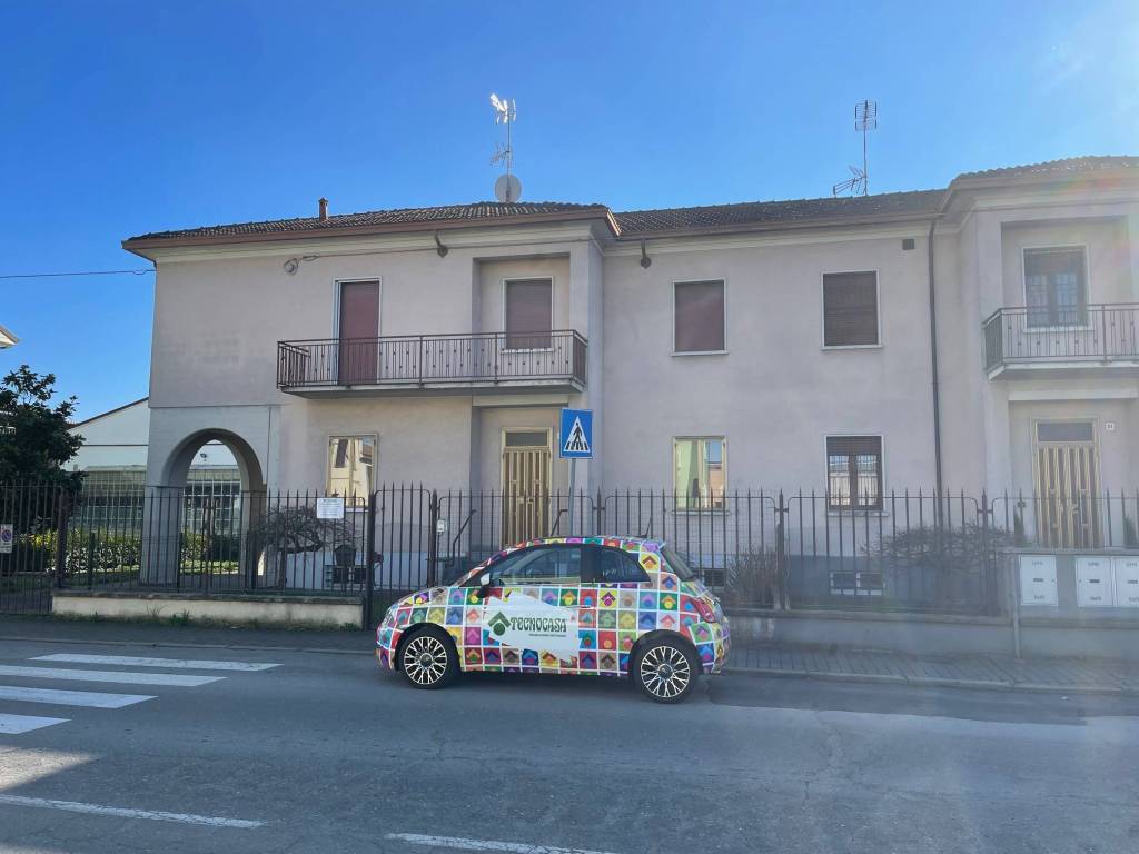 casa indipendente in vendita a Voghera
