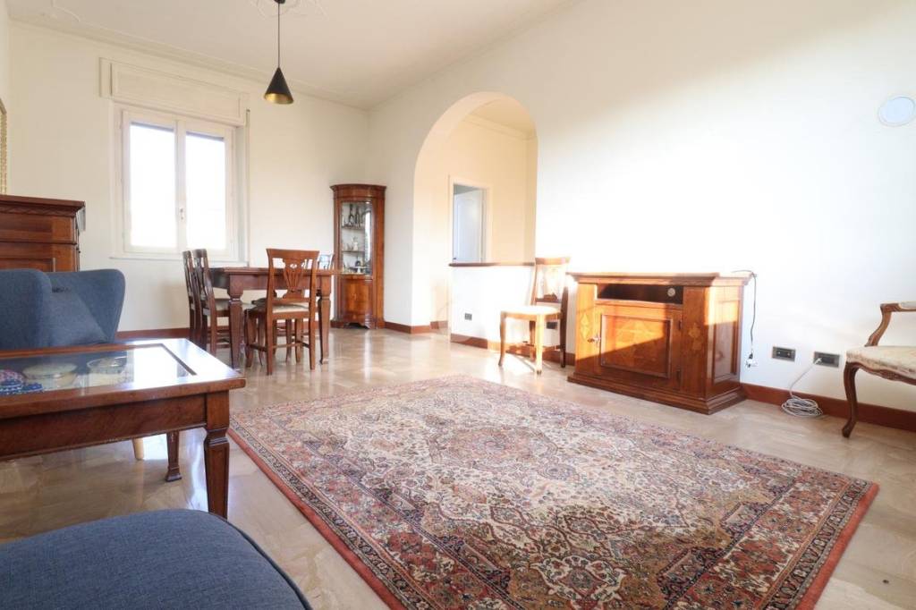 casa indipendente in vendita a Voghera