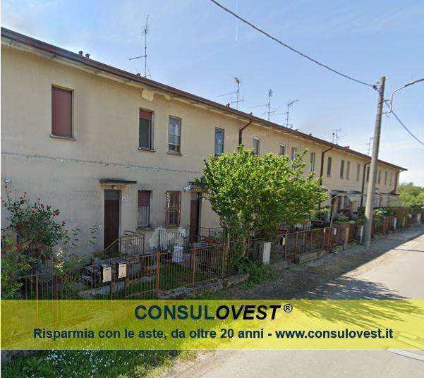 casa indipendente in vendita a Voghera