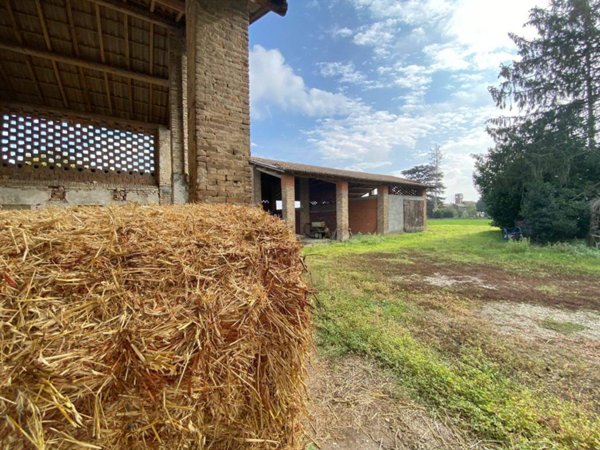 casa indipendente in vendita a Voghera in zona Oriolo
