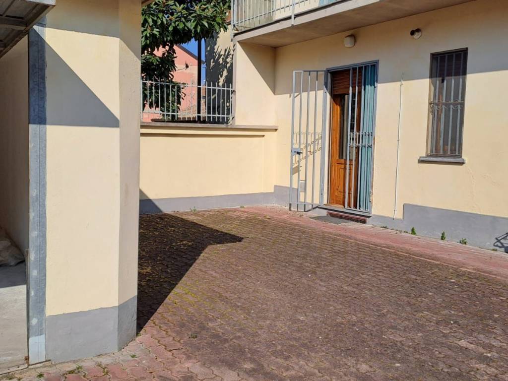 casa indipendente in vendita a Voghera
