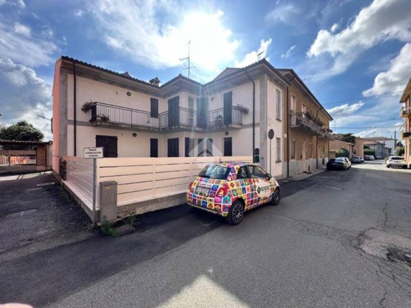 casa indipendente in vendita a Voghera