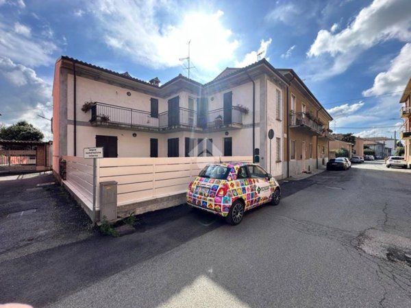 casa indipendente in vendita a Voghera