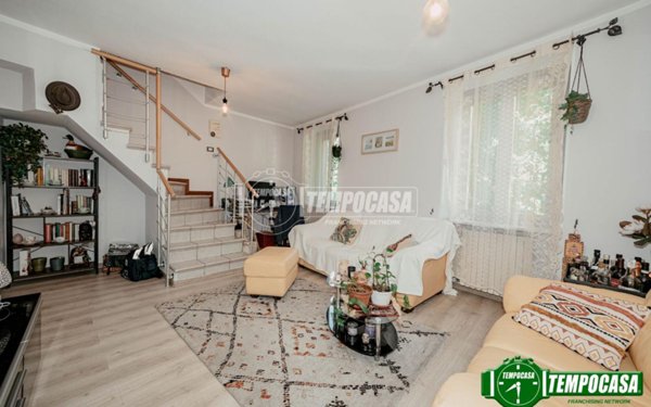 casa indipendente in vendita a Voghera