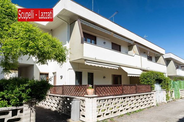 casa indipendente in vendita a Voghera