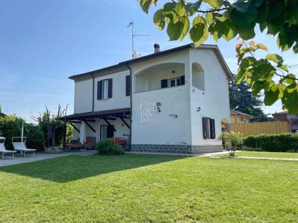 casa indipendente in vendita a Voghera in zona Valle