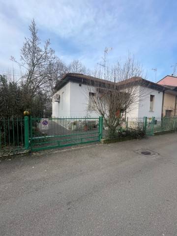 casa indipendente in vendita a Voghera