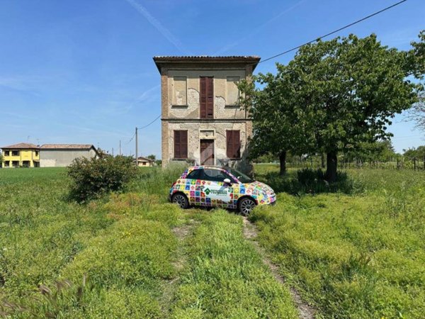 casa indipendente in vendita a Voghera in zona Medassino