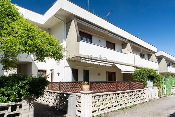 casa indipendente in vendita a Voghera