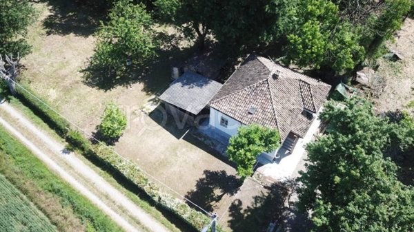 casa indipendente in vendita a Voghera