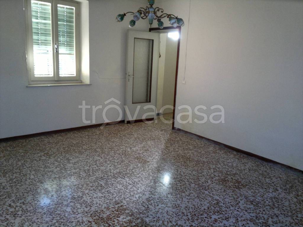 casa indipendente in vendita a Voghera