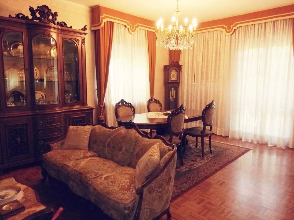 casa indipendente in vendita a Voghera