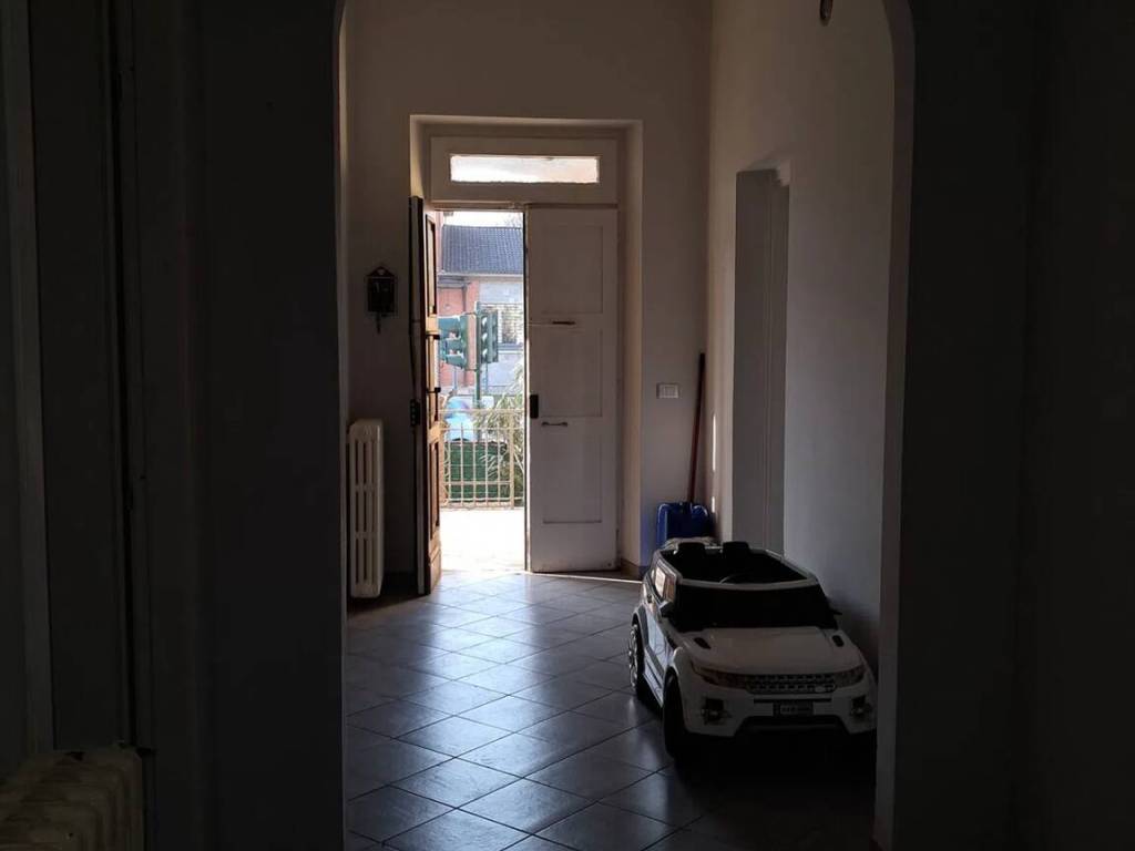 casa indipendente in vendita a Voghera in zona Medassino