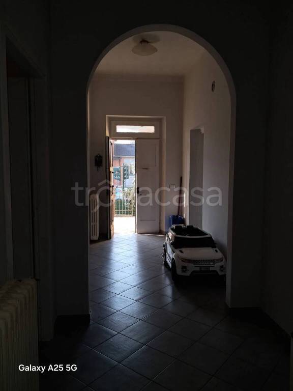 casa indipendente in vendita a Voghera in zona Medassino