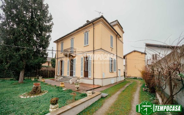 casa indipendente in vendita a Voghera