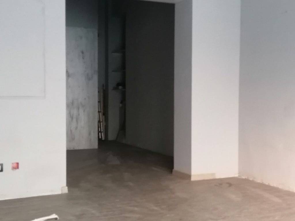 negozio in vendita a Voghera