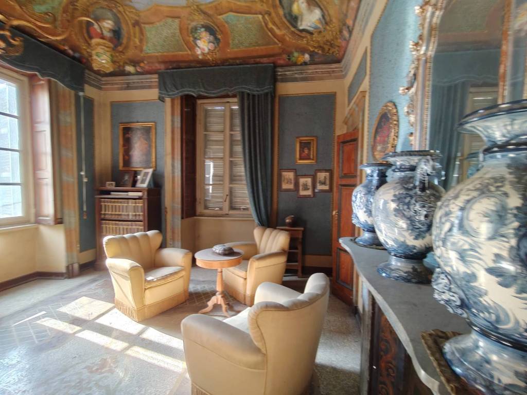 casa indipendente in vendita a Voghera