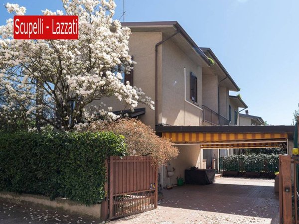 casa indipendente in vendita a Voghera