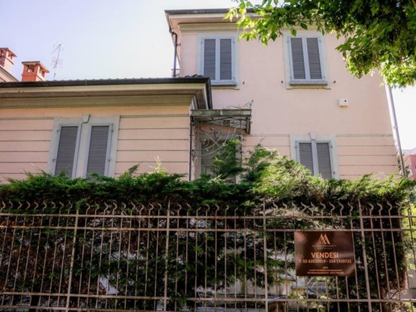 casa indipendente in vendita a Voghera