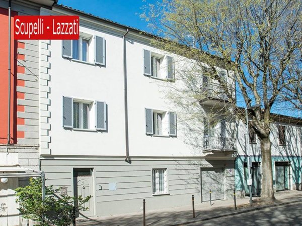casa indipendente in vendita a Voghera