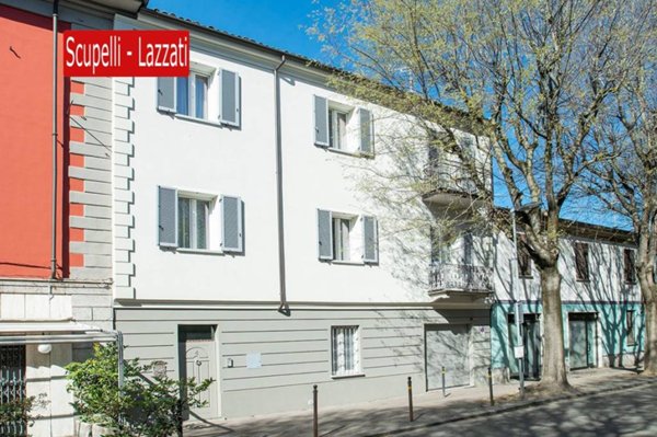 casa indipendente in vendita a Voghera
