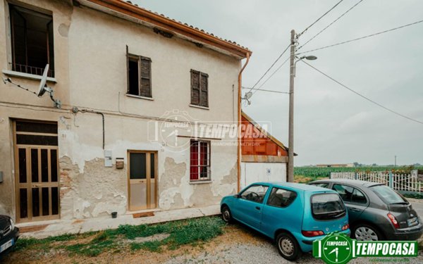 casa indipendente in vendita a Voghera in zona Oriolo