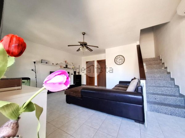casa indipendente in vendita a Voghera