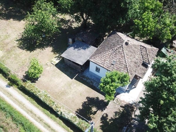 casa indipendente in vendita a Voghera in zona Medassino