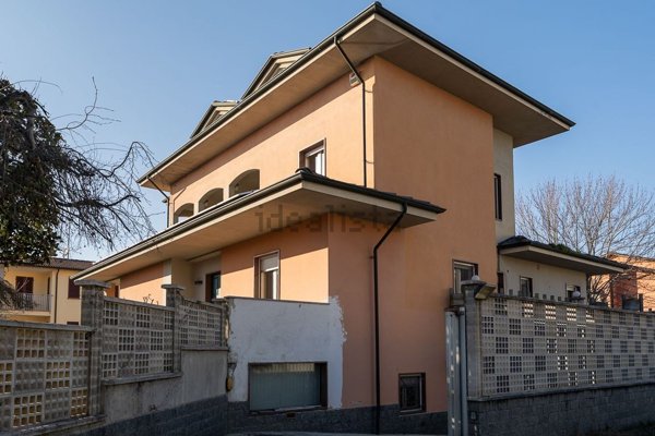casa indipendente in vendita a Voghera