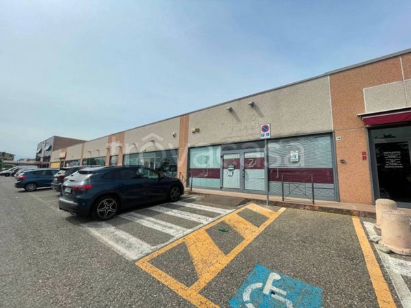 negozio in vendita a Voghera