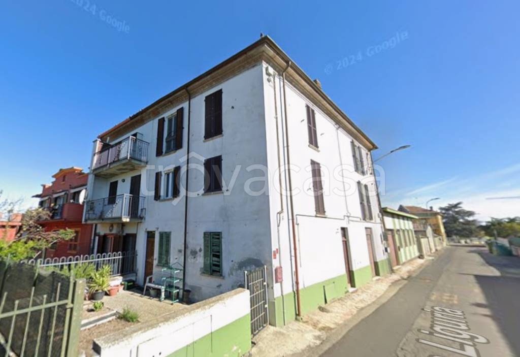 casa indipendente in vendita a Voghera