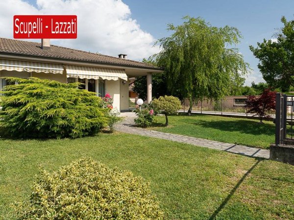 casa indipendente in vendita a Voghera in zona Campoferro