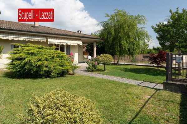 casa indipendente in vendita a Voghera