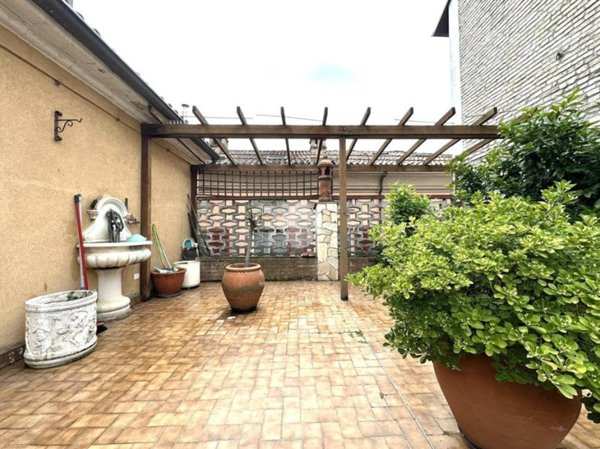casa indipendente in vendita a Voghera