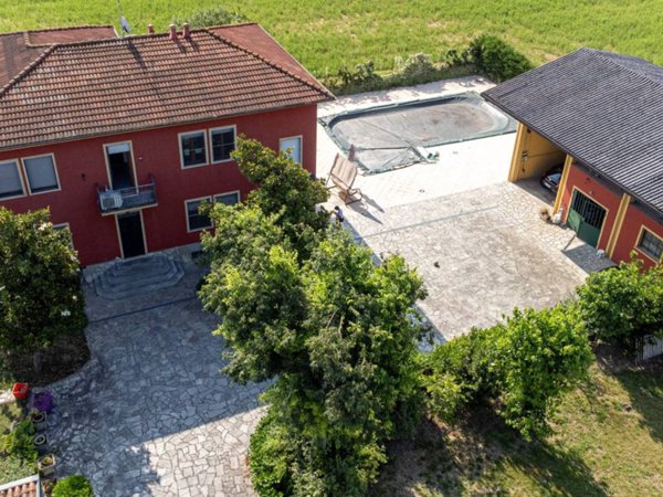 casa indipendente in vendita a Voghera